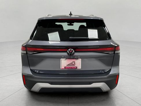 New 2025 Volkswagen Tiguan SE image 4