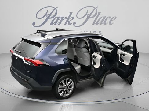 Used 2019 Toyota RAV4 Limited w/ Cold Weather Package FWD image 17