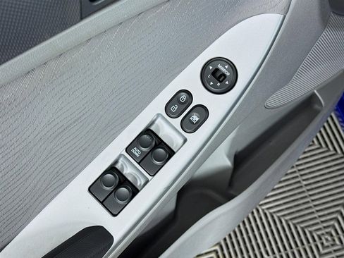 Used 2012 Hyundai Accent GLS w/ Premium Pkg 3 image 17