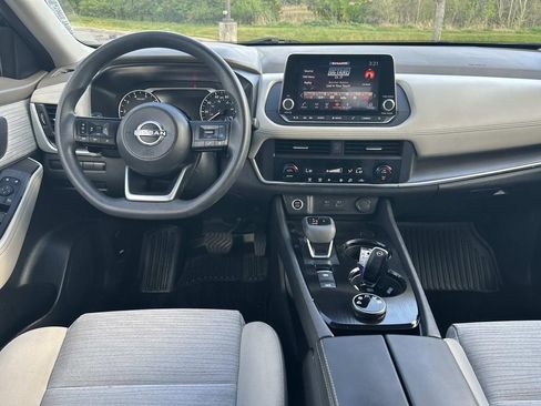 Used 2023 Nissan Rogue SV image 17