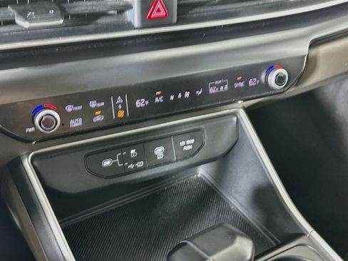 Used 2025 Kia Carnival FWD image 23
