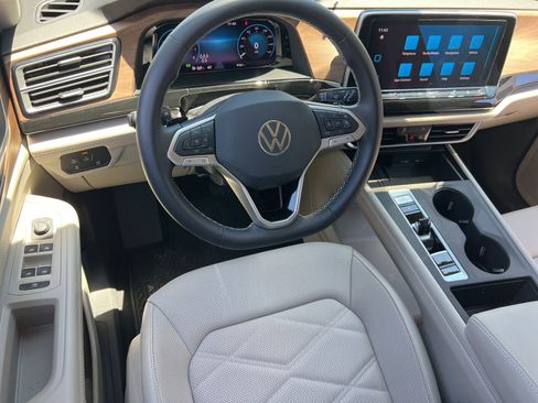 Used 2026 Volkswagen Atlas SE FWD image 39