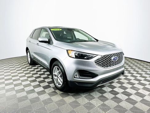 Used 2024 Ford Edge SEL w/ Convenience Package image 3