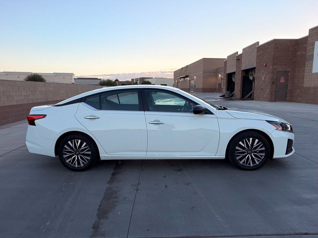 Used 2025 Nissan Altima 2.5 SV FWD image 10