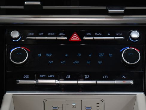 Used 2025 Hyundai Santa Fe SEL image 22