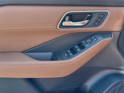 New 2026 Nissan Rogue Platinum AWD/4WD image 16