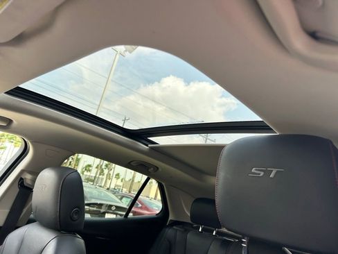 Used 2022 Buick Envision Essence w/ Technology Package I image 9