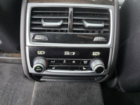 Used 2021 BMW 740i image 29