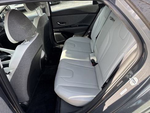 Used 2023 Hyundai Elantra Limited image 20