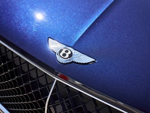 Used 2025 Bentley Bentayga Extended Wheelbase AWD/4WD image 7
