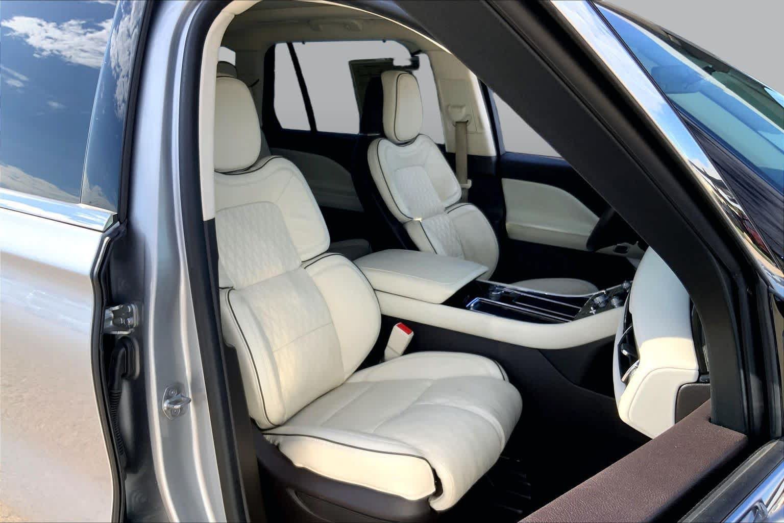 Used 2022 Lincoln Aviator Black Label Grand Touring w/ Class IV Trailer Tow Package AWD/4WD image 9