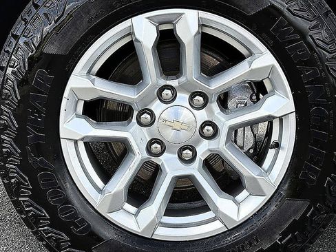 Used 2023 Chevrolet Silverado 1500 LT AWD/4WD image 8