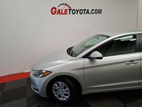 Used 2018 Hyundai Elantra SE image 5