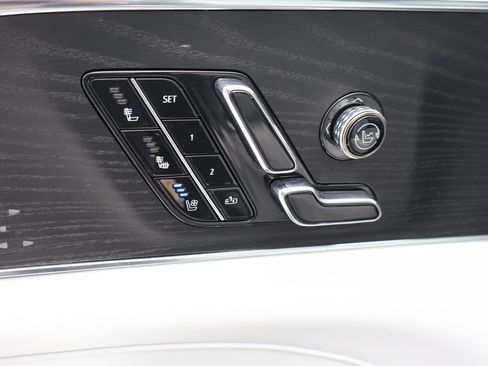 Used 2023 Cadillac Lyriq 2WD image 11