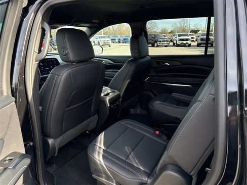 Used 2026 Chevrolet Traverse LT image 24