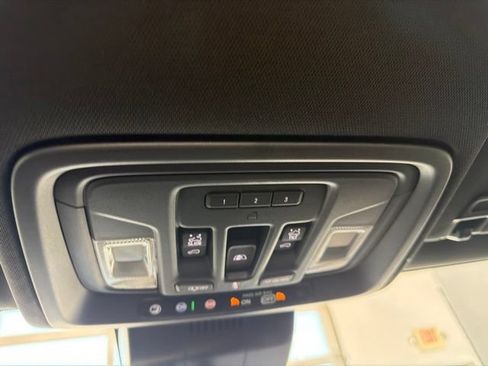 Used 2025 GMC Sierra 2500 AT4 w/ AT4 Premium Plus Package AWD/4WD image 17
