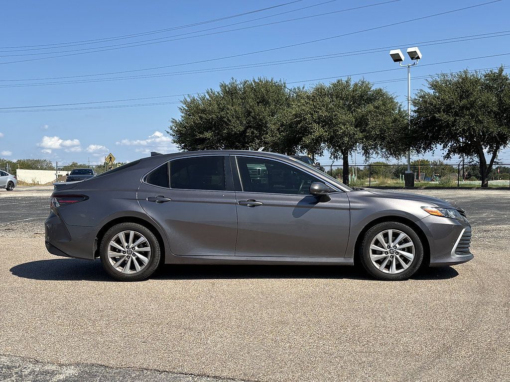 Used 2022 Toyota Camry LE FWD image 4