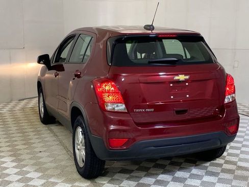 Used 2021 Chevrolet Trax LS AWD/4WD image 19