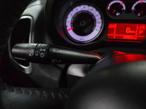 Used 2017 FIAT 500L Trekking w/ Dual-Pane Sunroof Package image 22