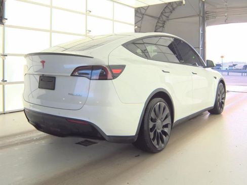 Used 2022 Tesla Model Y Performance image 3