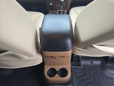 Used 2017 Jeep Wrangler Unlimited Sahara w/ Connectivity Group image 18