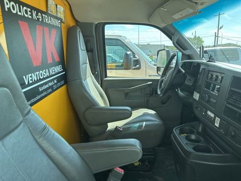 Used 2018 GMC Savana 3500 Extended w/ Driver Convenience Package image 15