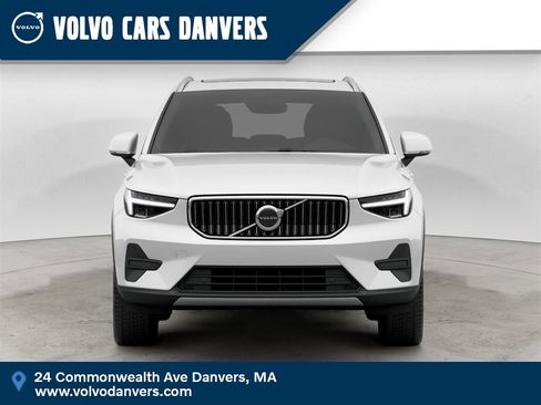 Certified 2025 Volvo XC40 B5 Core image 1