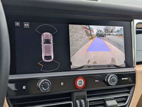 Certified 2025 Porsche Macan image 15