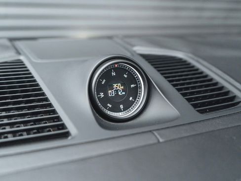 Used 2021 Porsche Cayenne Turbo S image 25