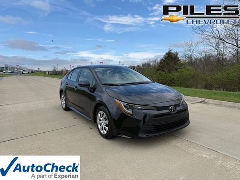 Used 2025 Toyota Corolla LE image 1