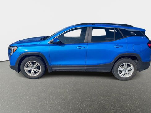 Used 2024 GMC Terrain SLE w/ Driver Convenience Package FWD image 2