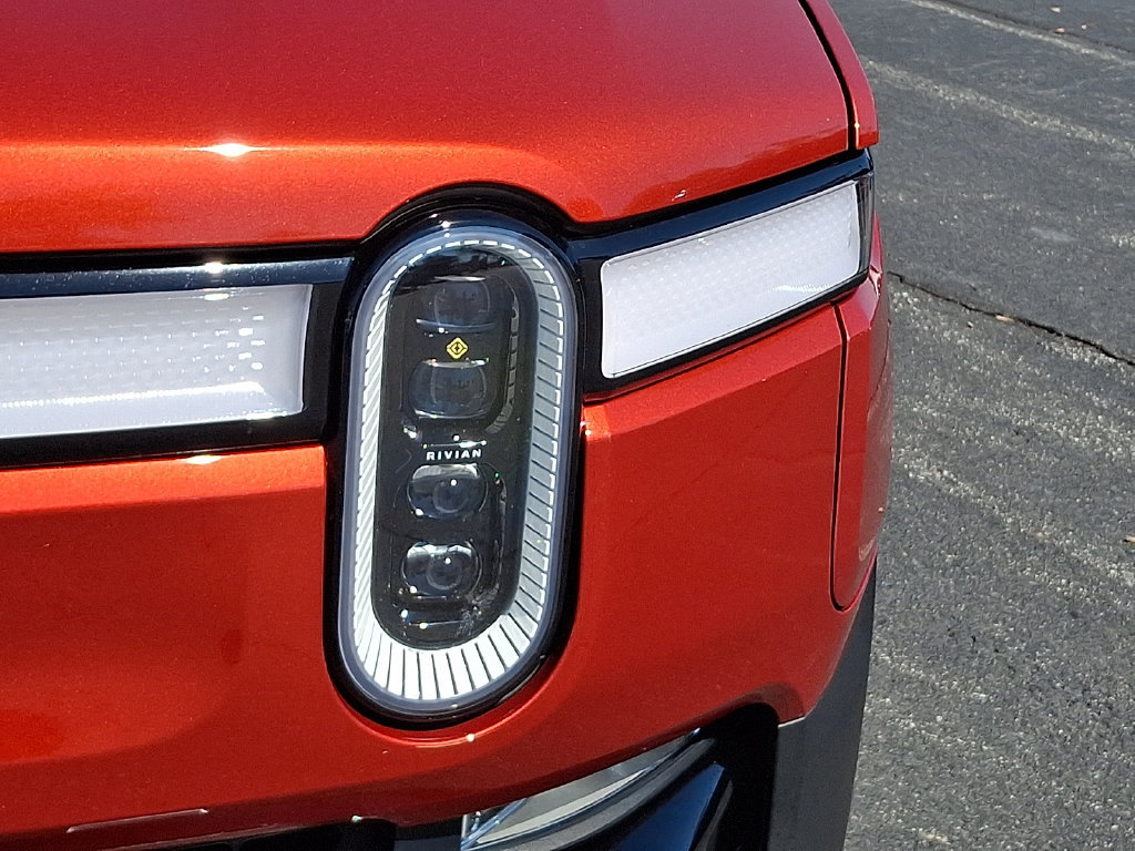 Used 2022 Rivian R1T Adventure AWD/4WD image 9