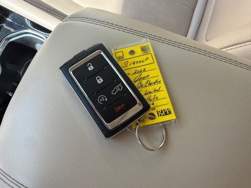 Used 2022 Jeep Grand Cherokee L Limited AWD/4WD image 36
