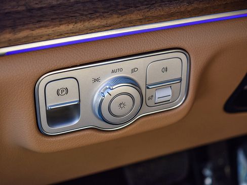 Used 2025 Mercedes-Benz GLE 450e 4MATIC image 24