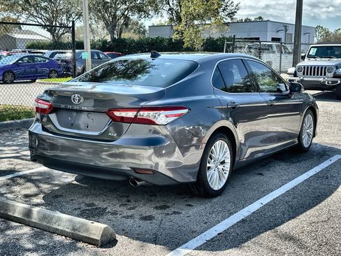 Used 2019 Toyota Camry XLE image 8