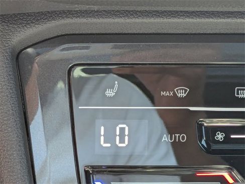 Used 2024 Volkswagen Tiguan SE R-Line image 24