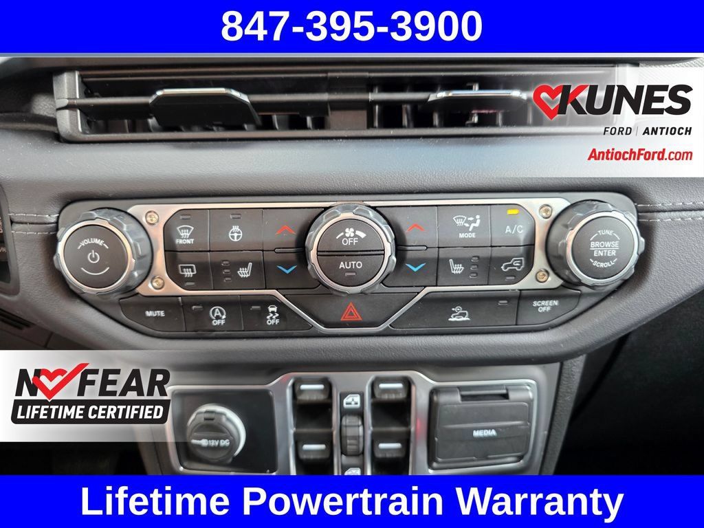 Used 2025 Jeep Wrangler Unlimited Sahara AWD/4WD image 49