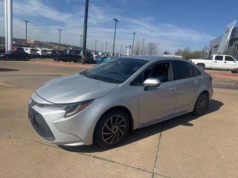 Used 2020 Toyota Corolla LE image 6