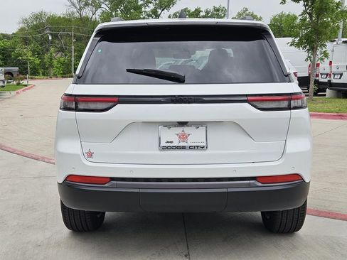 New 2026 Jeep Grand Cherokee Limited RWD image 4