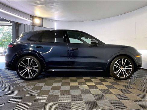 Used 2026 Porsche Cayenne GTS AWD/4WD image 8