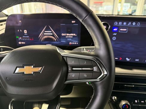 Used 2026 Chevrolet Traverse LT image 12