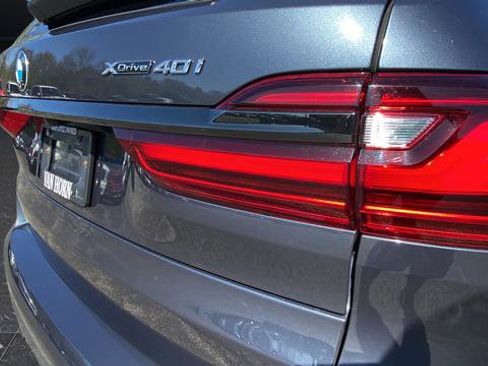 Used 2021 BMW X7 xDrive40i w/ M Sport Package AWD/4WD image 31