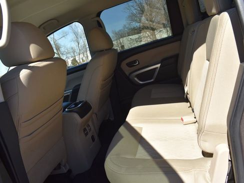 Used 2018 Nissan Titan SV w/ SV Convenience Package image 22