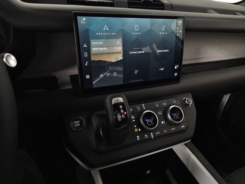 Used 2025 Land Rover Defender 110 S image 24