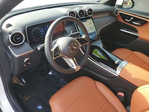 Used 2025 Mercedes-Benz GLC 300 image 29