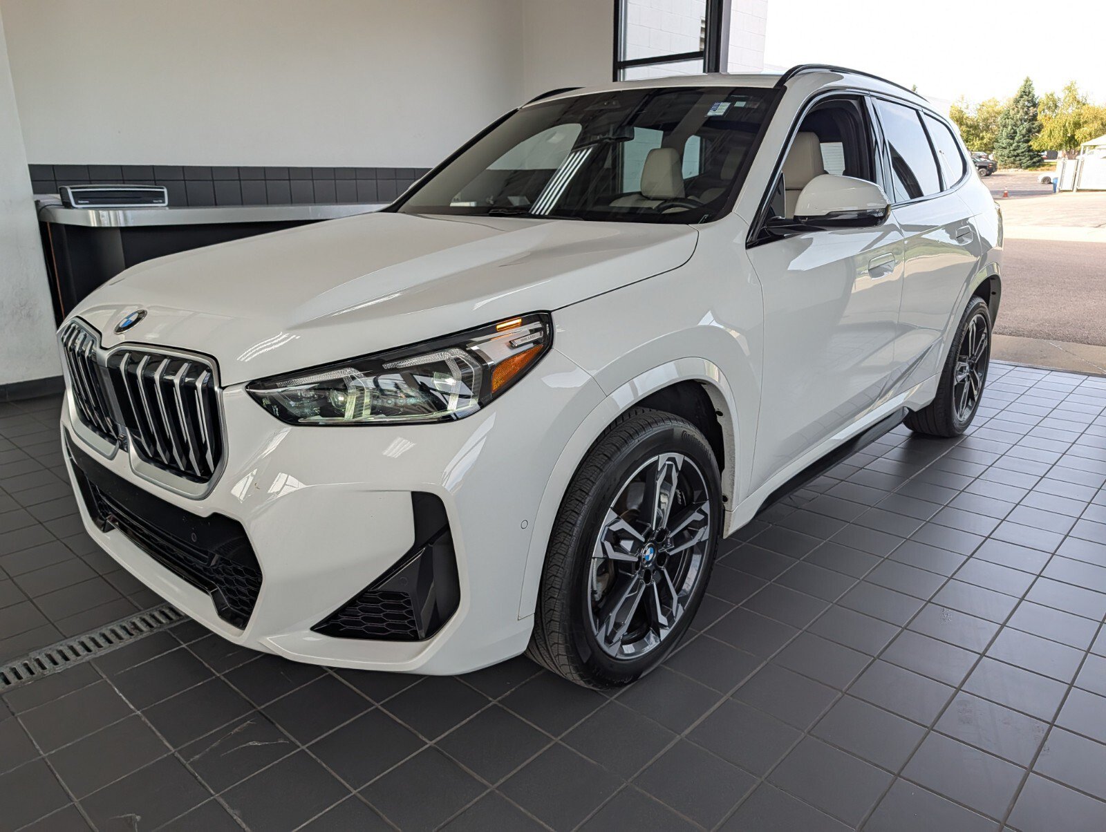 Used 2023 BMW X1 xDrive28i w/ Premium Package AWD/4WD image 7