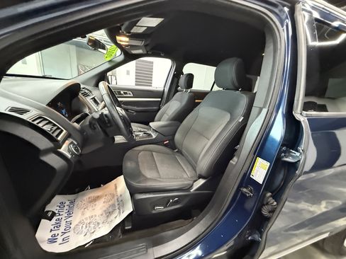 Used 2017 Ford Explorer XLT image 11