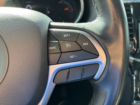 Used 2020 Jeep Grand Cherokee Altitude AWD/4WD image 30