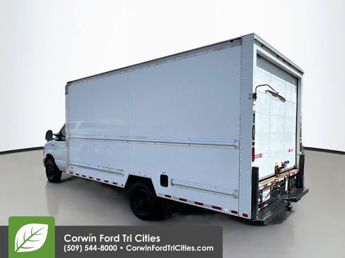Used 2015 Ford E-350 and Econoline 350 Super Duty RWD image 9