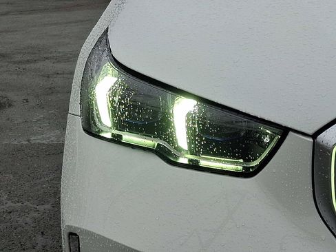 Used 2025 BMW i5 xDrive40 w/ Premium Package image 9